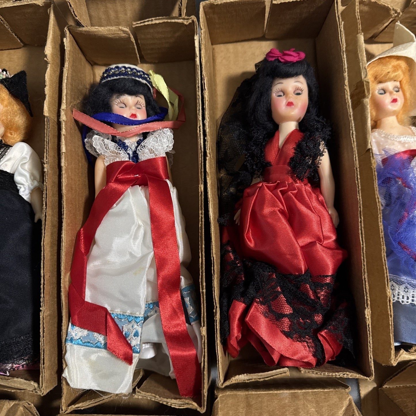 🔥Vintage Indonesian World Dressed Style Dolls Lot of 9 BNIB🔥