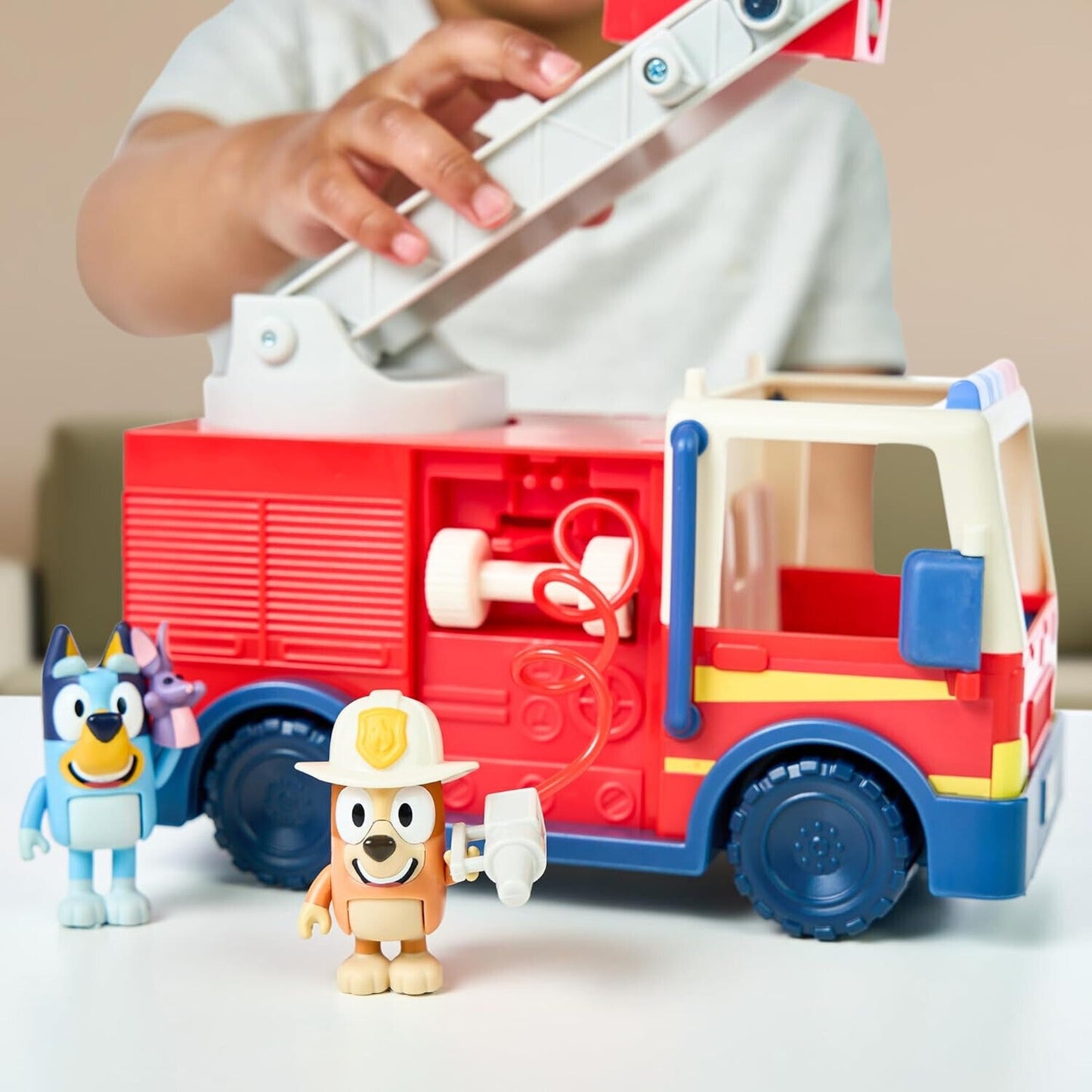 🔥Bluey Firetruck Exclusive Firefighter Bingo And Bob Bilby Figures BNWT🔥