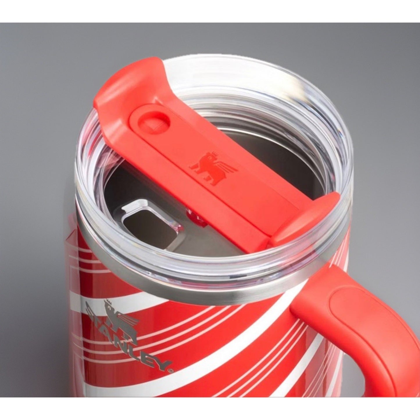 🔥Stanley 40 oz Stainless Steel H2.0 FlowState Quencher Tumbler Candy Cane Twist