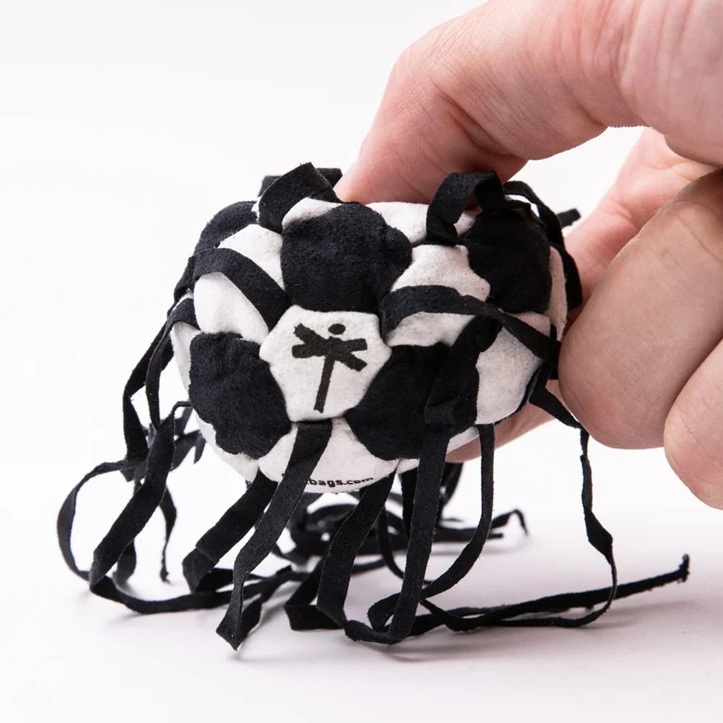 🔥Dragonfly Footbags Hairball 32 Plastic Fill BLACK/WHITE BNWT🔥