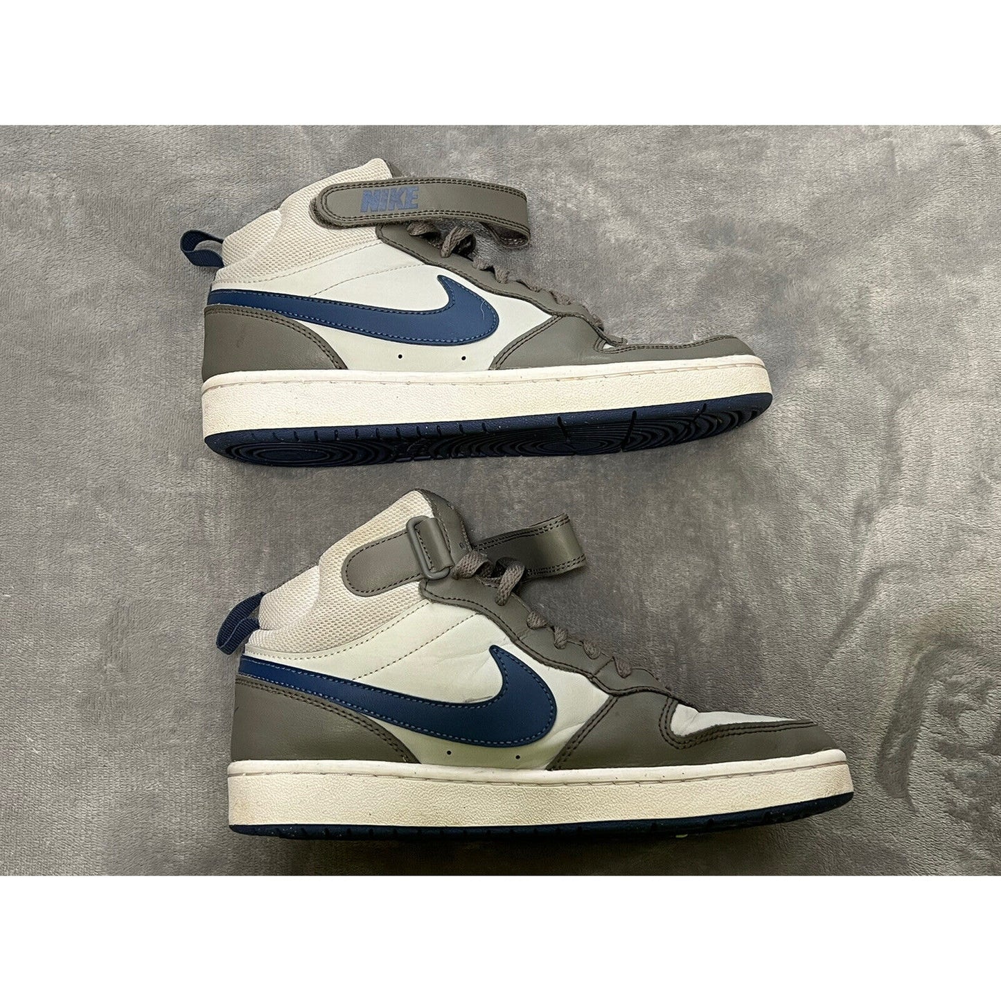 🔥Nike Big Kids Court Borough Mid 2 in Grey Fog/Mystic Navy (7Y) CD7782-007🔥