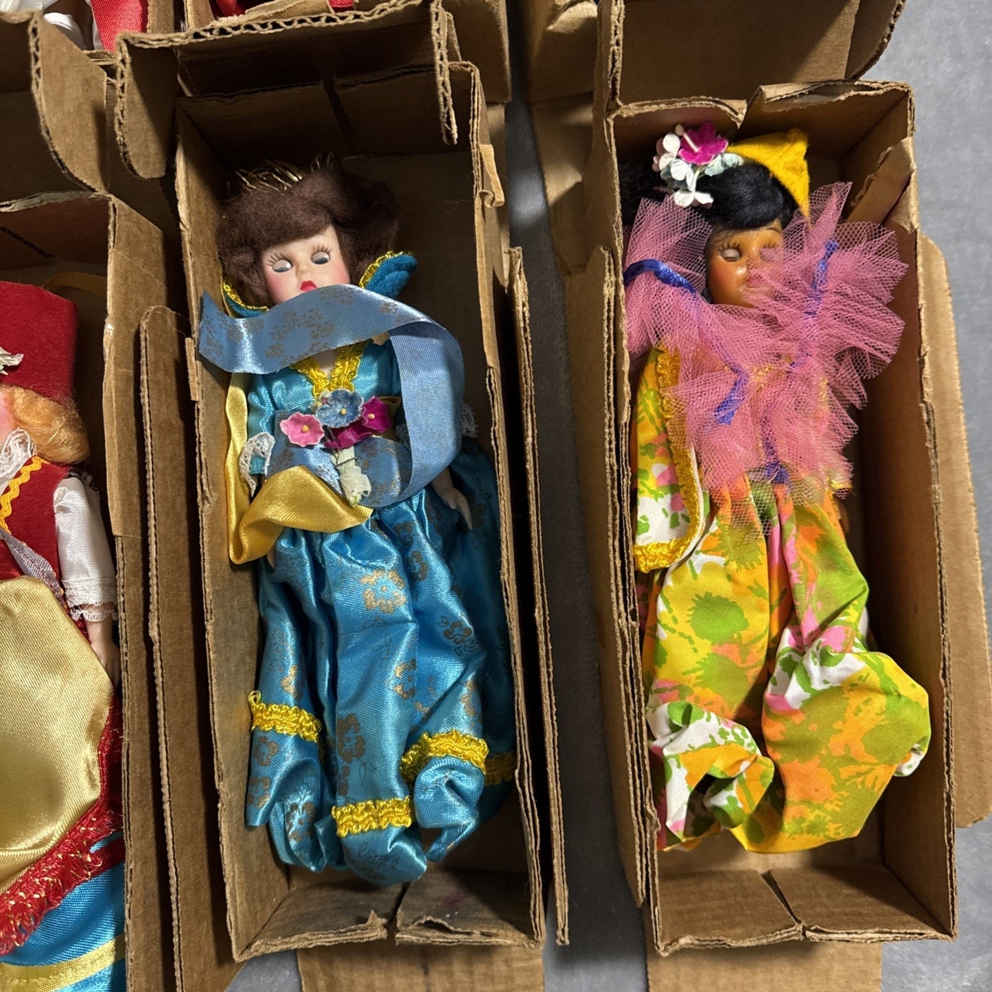 🔥Vintage Indonesian World Dressed Style Dolls Lot of 9 BNIB🔥