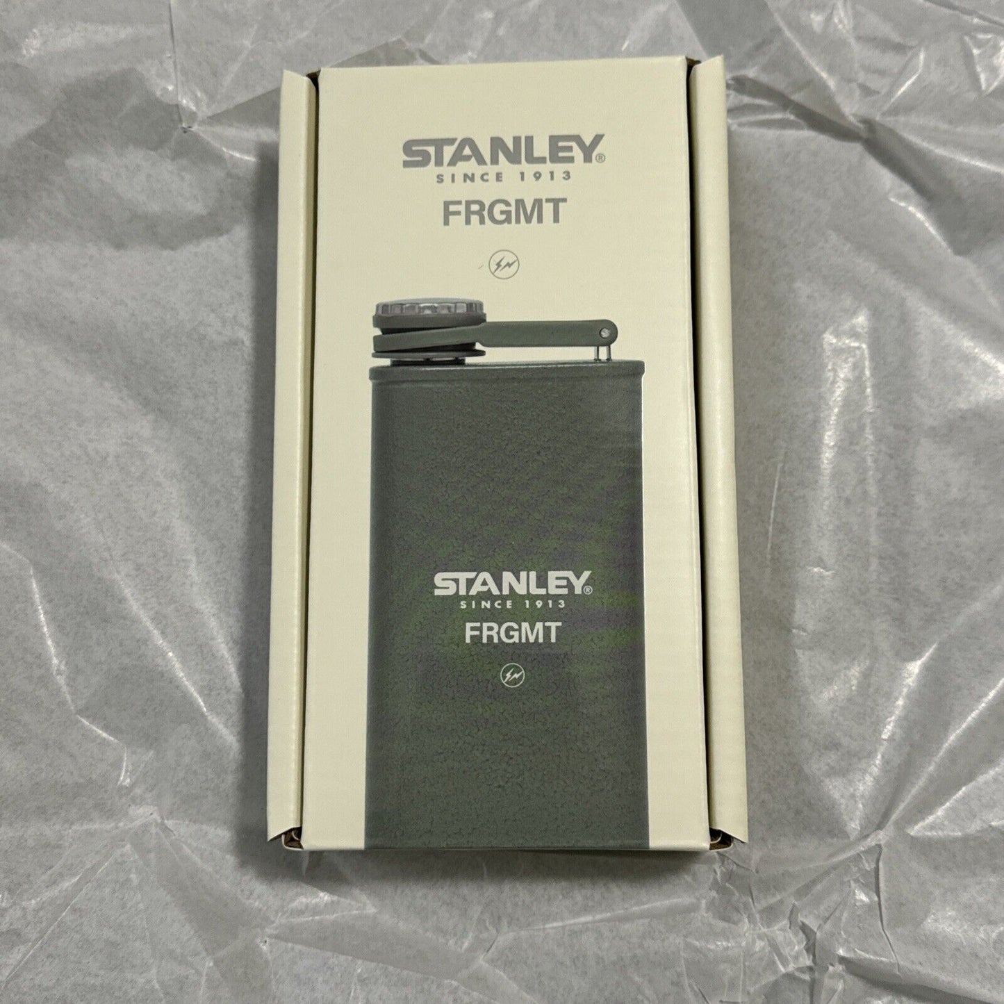 🔥The Stanley and FRGMT Classic Flask 8 OZ Hammertone Green BNWT SEALED🔥🔥