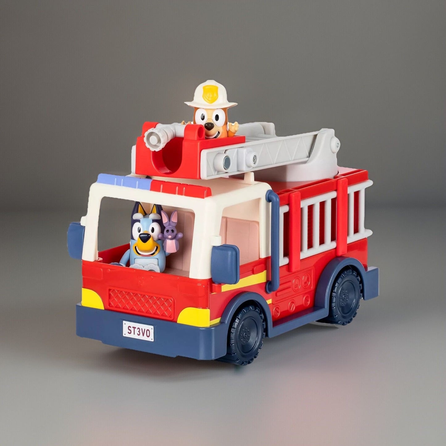 🔥Bluey Firetruck Exclusive Firefighter Bingo And Bob Bilby Figures BNWT🔥